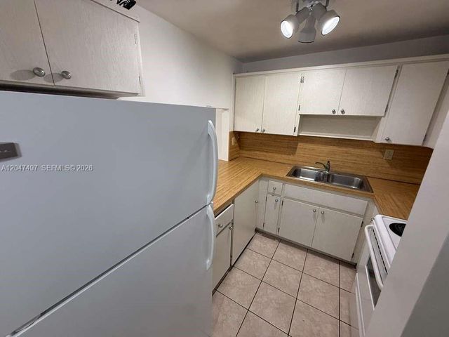 10000 NW 80th Ct 2262, Hialeah Gardens, FL 33016