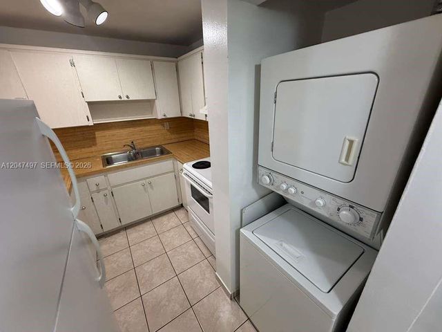 10000 NW 80th Ct 2262, Hialeah Gardens, FL 33016