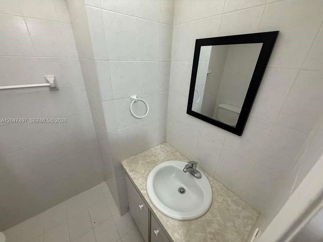 10000 NW 80th Ct 2262, Hialeah Gardens, FL 33016