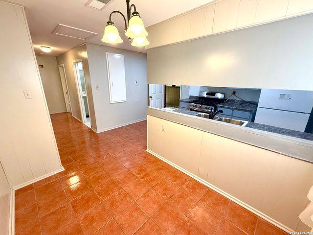 1820 W Southcross Blvd, San Antonio, TX 78211