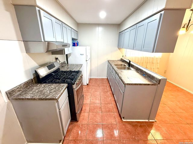 1820 W Southcross Blvd, San Antonio, TX 78211