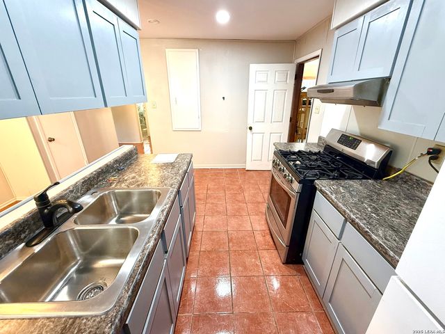 1820 W Southcross Blvd, San Antonio, TX 78211