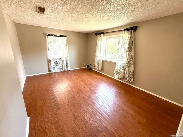 1820 W Southcross Blvd, San Antonio, TX 78211