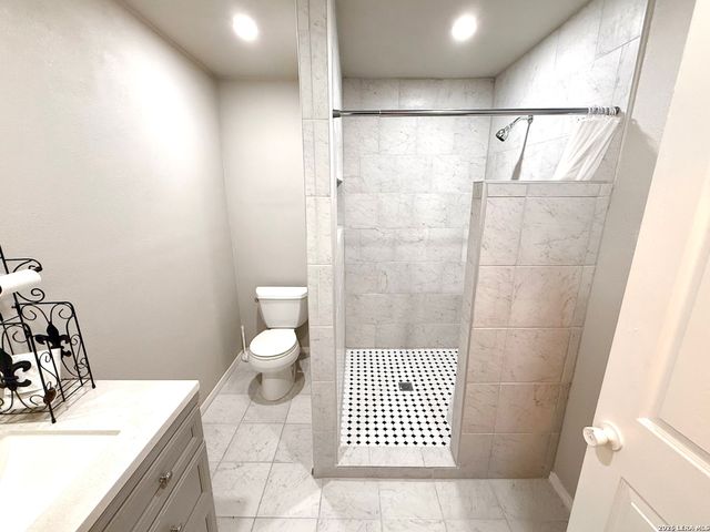 1820 W Southcross Blvd, San Antonio, TX 78211