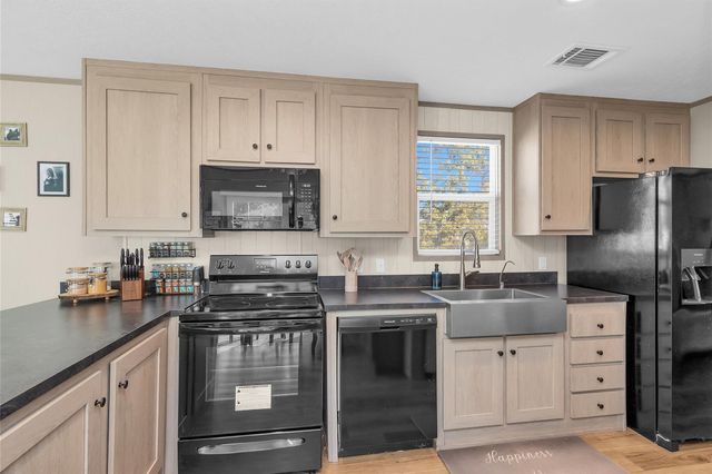 622 Lake Shore Drive, Trinity, TX 75862