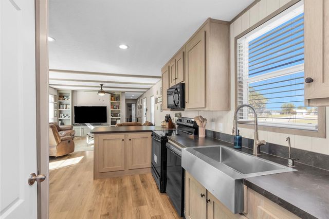 622 Lake Shore Drive, Trinity, TX 75862