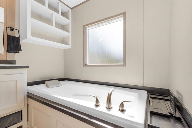 622 Lake Shore Drive, Trinity, TX 75862