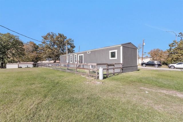 622 Lake Shore Drive, Trinity, TX 75862