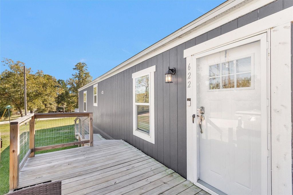 622 Lake Shore Drive, Trinity, TX 75862