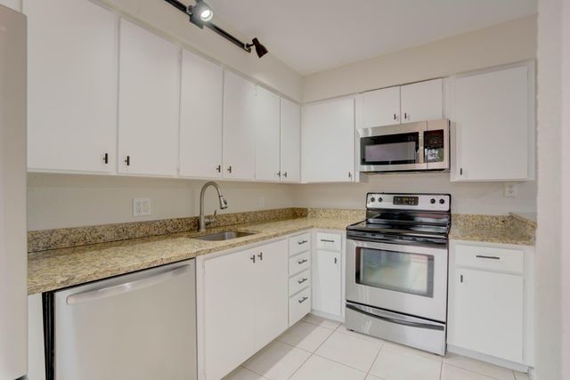 904 9th Court, Palm Beach Gardens, FL 33410