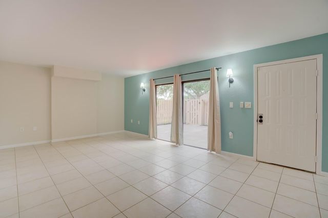 904 9th Court, Palm Beach Gardens, FL 33410