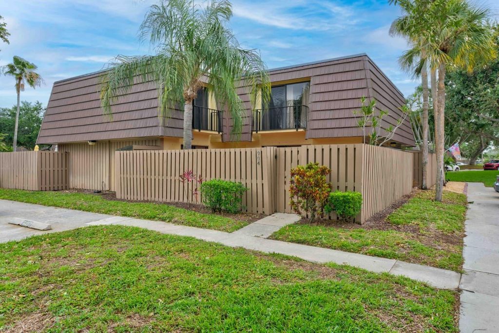 904 9th Court, Palm Beach Gardens, FL 33410