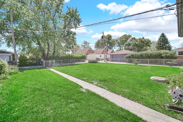 5141 W Chase Avenue, Skokie, IL 60077