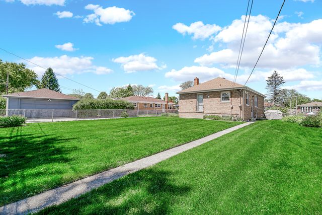 5141 W Chase Avenue, Skokie, IL 60077