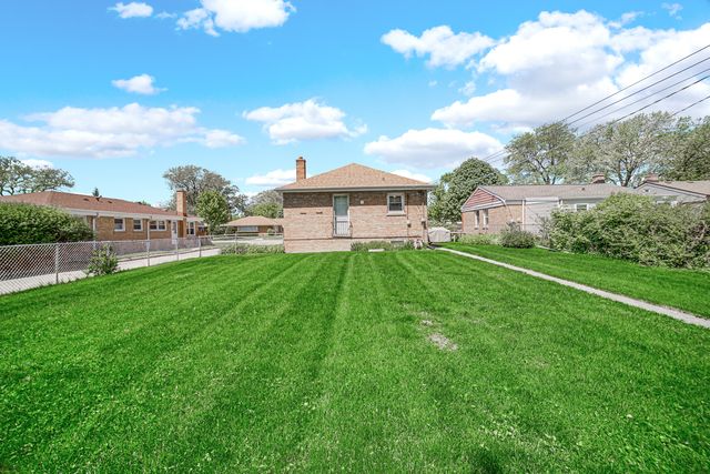 5141 W Chase Avenue, Skokie, IL 60077