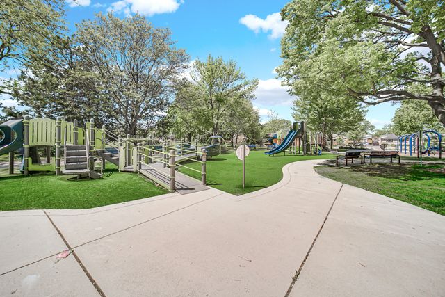 5141 W Chase Avenue, Skokie, IL 60077