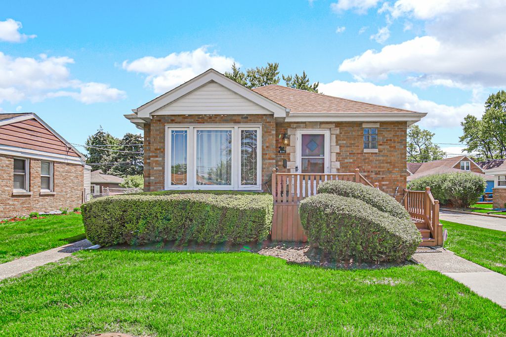 5141 W Chase Avenue, Skokie, IL 60077