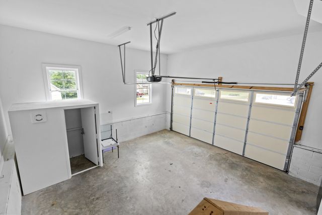 14 Hemlock Cir, Burns, TN 37029