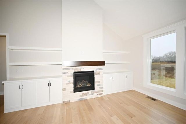 108 Johnson Circle, Dearborn, MO 64439