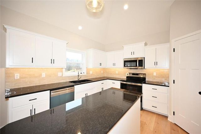 108 Johnson Circle, Dearborn, MO 64439