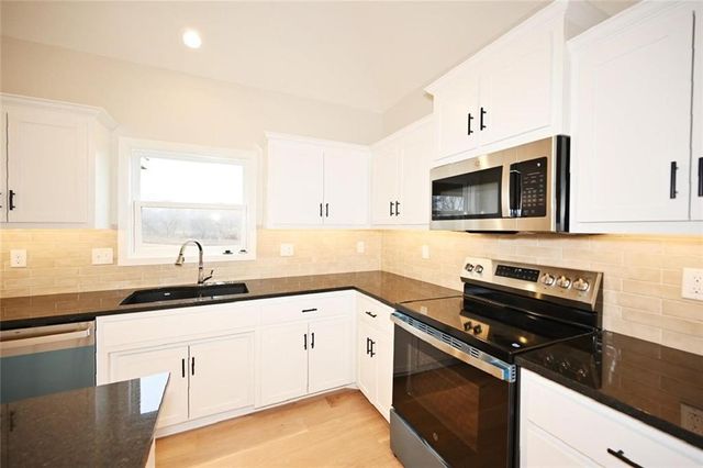 108 Johnson Circle, Dearborn, MO 64439