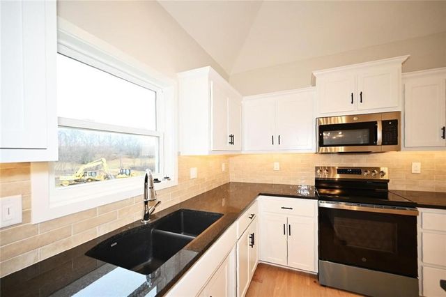 108 Johnson Circle, Dearborn, MO 64439