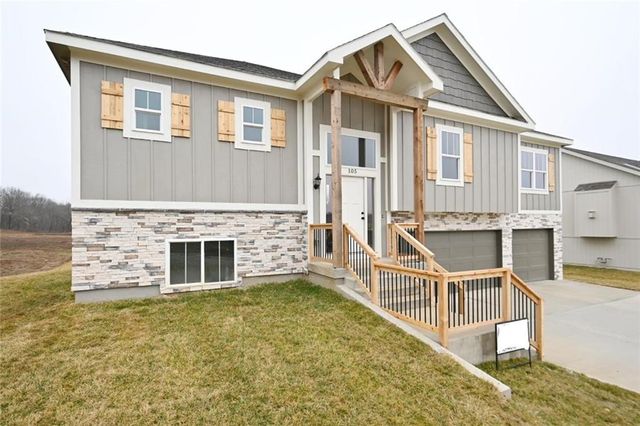 108 Johnson Circle, Dearborn, MO 64439