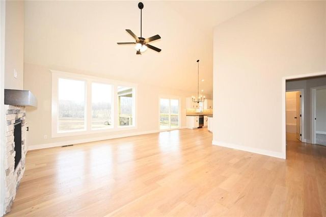 108 Johnson Circle, Dearborn, MO 64439