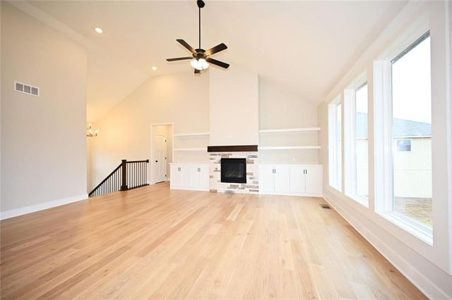 108 Johnson Circle, Dearborn, MO 64439