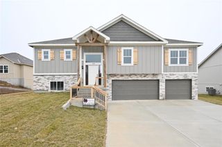 108 Johnson Circle, Dearborn, MO 64439