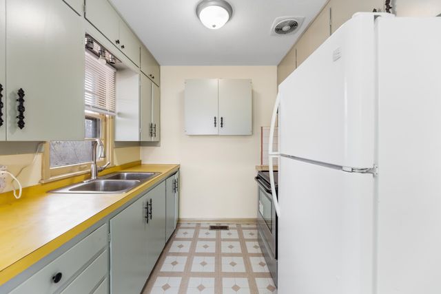 2268 S Hiram St, Wichita, KS 67213