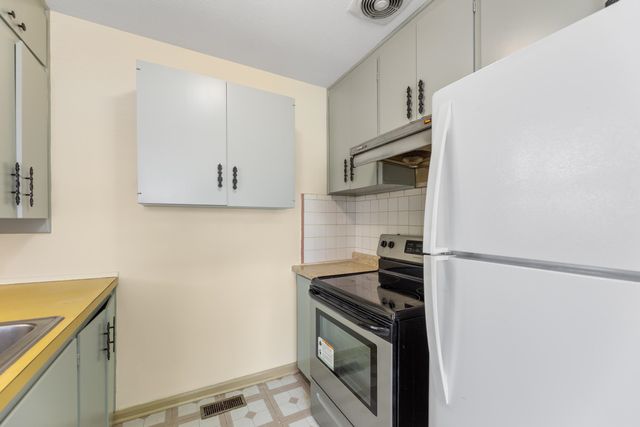 2268 S Hiram St, Wichita, KS 67213