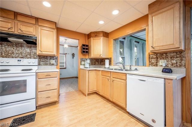 6753 Votaw Drive, Lisbon, OH 44432