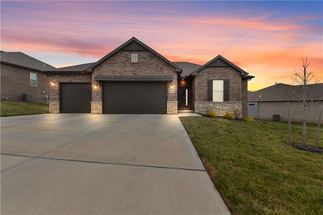 3225 N 109th Place, Kansas City, KS 66109