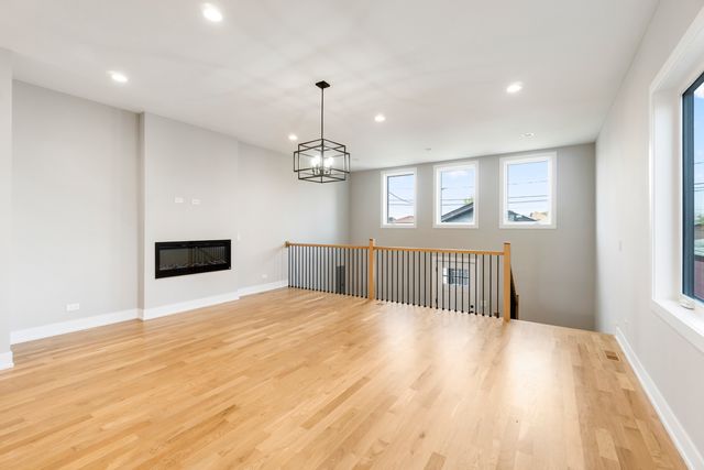 6016 S MAYFIELD Avenue, Chicago, IL 60638