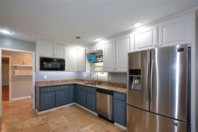 1379 Branchwood Drive, Snellville, GA 30078