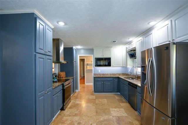 1379 Branchwood Drive, Snellville, GA 30078