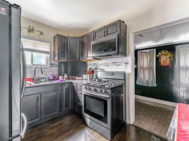 1922 S 18th Avenue, Maywood, IL 60153