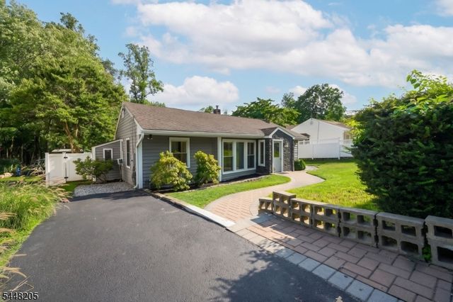19 Apache Trl, Rockaway Twp., NJ 07866