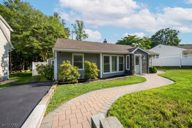 19 Apache Trl, Rockaway Twp., NJ 07866