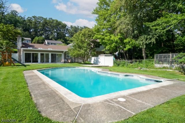 19 Apache Trl, Rockaway Twp., NJ 07866