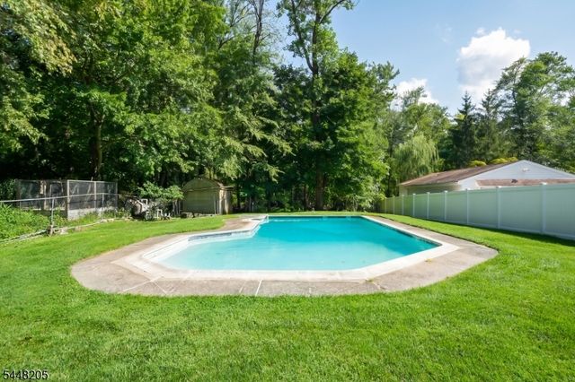 19 Apache Trl, Rockaway Twp., NJ 07866