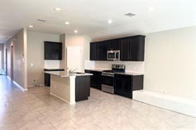 8310 Rose Petals Lane, Rosharon, TX 77583