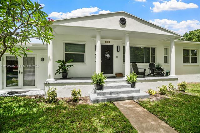 899 E Country Club Circle, Plantation, FL 33317
