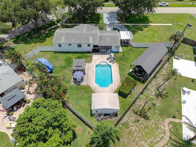 899 E Country Club Circle, Plantation, FL 33317