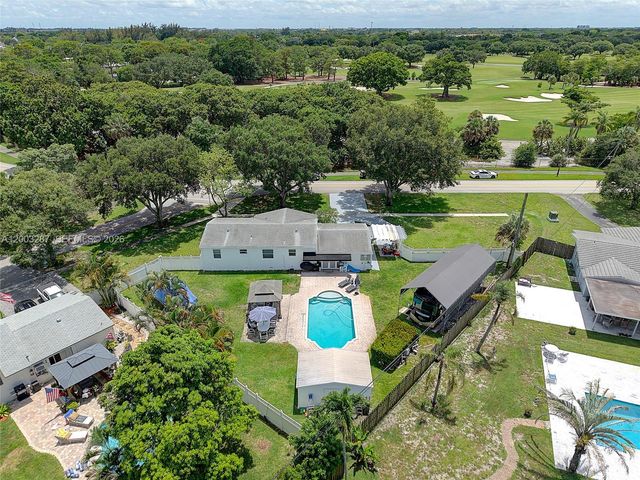 899 E Country Club Circle, Plantation, FL 33317