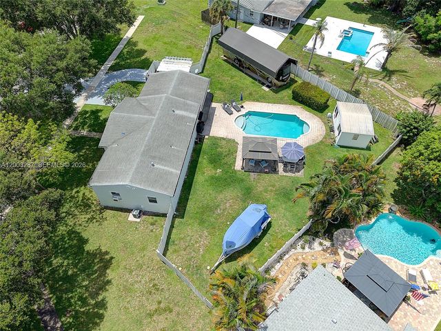 899 E Country Club Circle, Plantation, FL 33317
