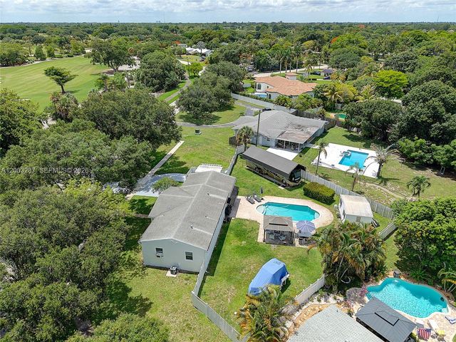 899 E Country Club Circle, Plantation, FL 33317