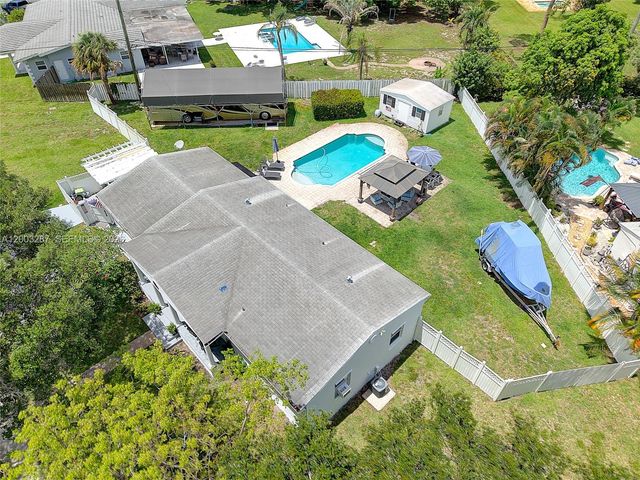 899 E Country Club Circle, Plantation, FL 33317