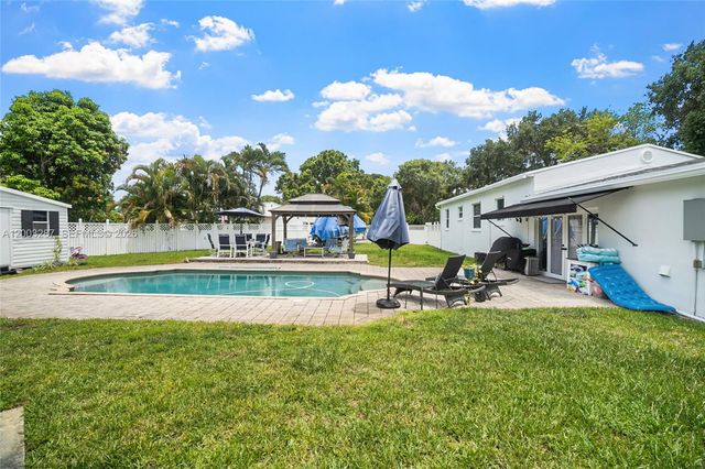899 E Country Club Circle, Plantation, FL 33317